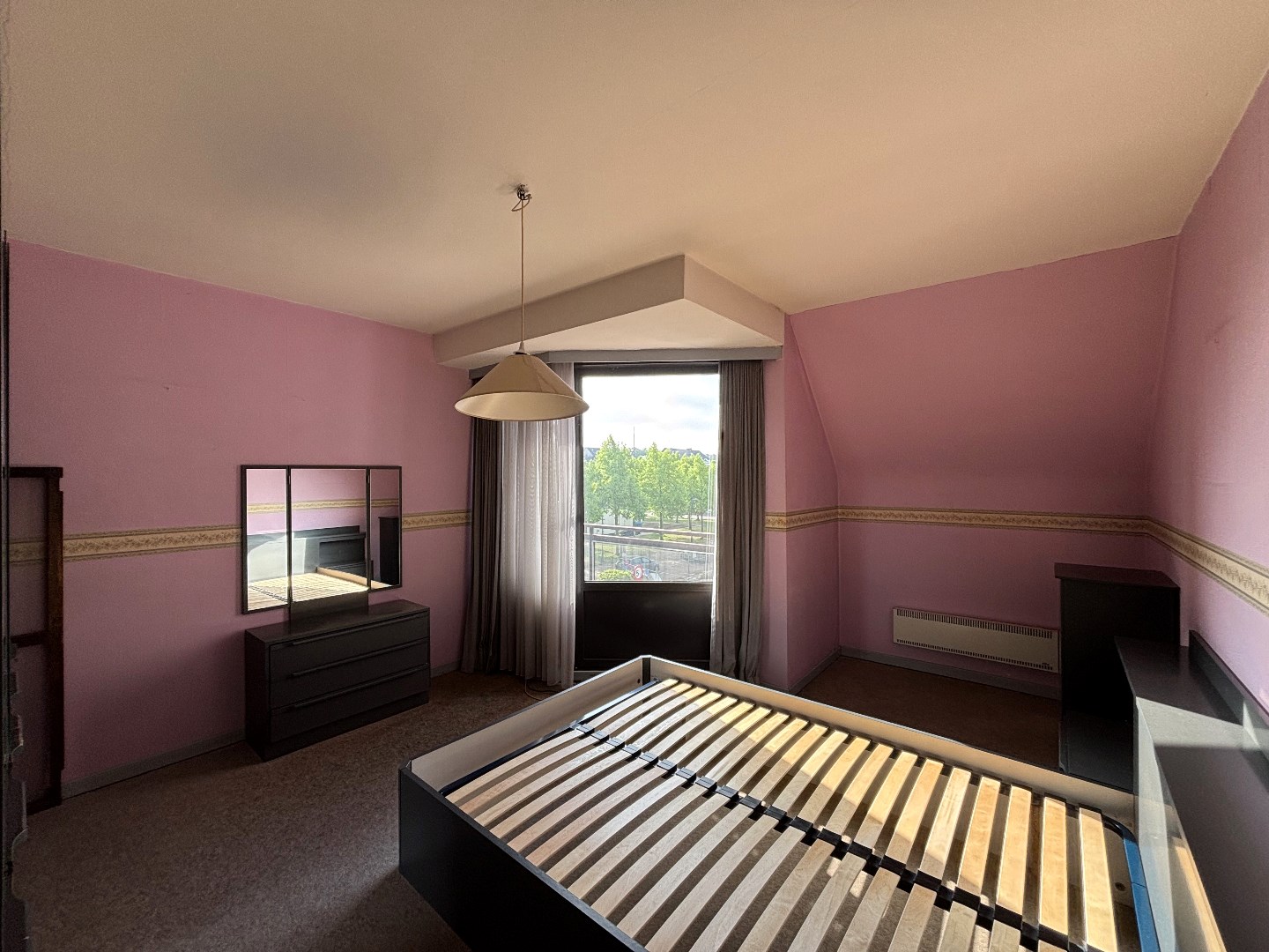 Deels te renoveren appartement met 2 slpk. gelegen in het centrum van Leopoldsburg - foto 2