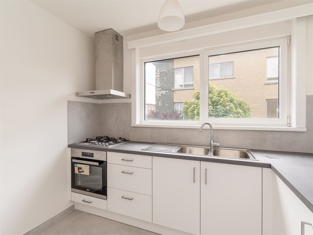 Gerenoveerd appartement met terras - foto 4