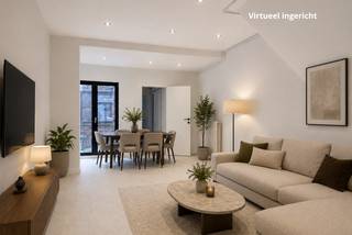Bent u op zoek naar een volledig gerenoveerd appartement op een rustige, maar centrale ligging? <br />Dan is dit instapklare éénslaapkamerappartement, gelegen aan de Boodtsstraat 34 bus 001 te Temse, zeker een bezoek waard.<br /><br />Het appartement bevindt zich op het gelijkvloers van een kleinschalig gebouw met slechts twee appartementen, wat zorgt voor een aangename en rustige woonomgeving.<br /><br />Indeling<br />Via de inkomhal komt u terecht in de lichtrijke leefruimte met voldoende plaats voor een gezellige zit- en eetkamer. <br />Aansluitend bevindt zich de volledig ingerichte keuken met een praktische technische ruimte/berging. <br />Verder beschikt het appartement over een nachthal die toegang geeft tot de ruime slaapkamer en de moderne badkamer.<br /> <br />In het midden van het appartement bevindt zich een gezellige koer, waar u in alle rust kunt genieten van een tas koffie of wat frisse lucht.<br /><br />Ligging<br />De Boodtsstraat is rustig gelegen, terwijl alle dagelijkse voorzieningen zich op korte afstand bevinden. Zo bereikt u het centrum van Temse, verschillende supermarkten, lokale handelszaken, scholen, horecazaken en sportfaciliteiten in slechts enkele minuten. Ook het openbaar vervoer (bus en station van Temse) bevindt zich in de nabije omgeving.<br />Dankzij de uitstekende verbinding met de N16, E17 en A12 zijn zowel Antwerpen, Sint-Niklaas, Dendermonde als Brussel vlot bereikbaar, waardoor dit appartement ook ideaal is voor pendelaars.<br /><br />De huurprijs bedraagt 900,00 EUR inclusief gemeenschappelijke kosten. <br /><br />Interesse in dit instapklare appartement? Contacteer ons gerust voor meer informatie of om een bezoek in te plannen.