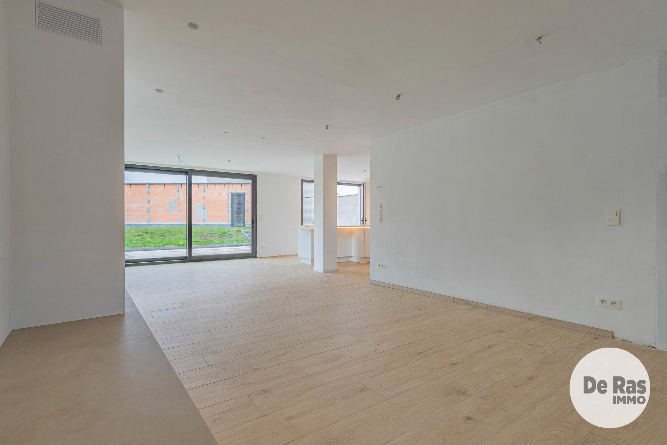 SMETLEDE - GERENOVEERDE WONING MET 4 KAMERS EN 2 BADKAMERS - foto 5