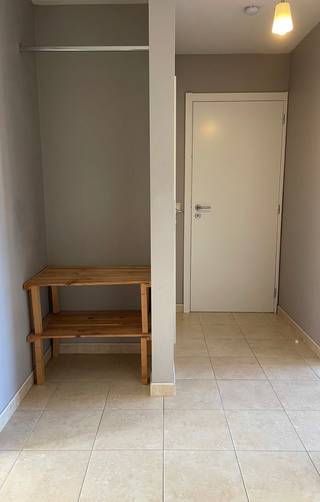 Dit twee-slaapkamerappartement bevindt zich in een rustige straat en is gelegen op de tweede verdieping in een gebouw zonder lift. Het...