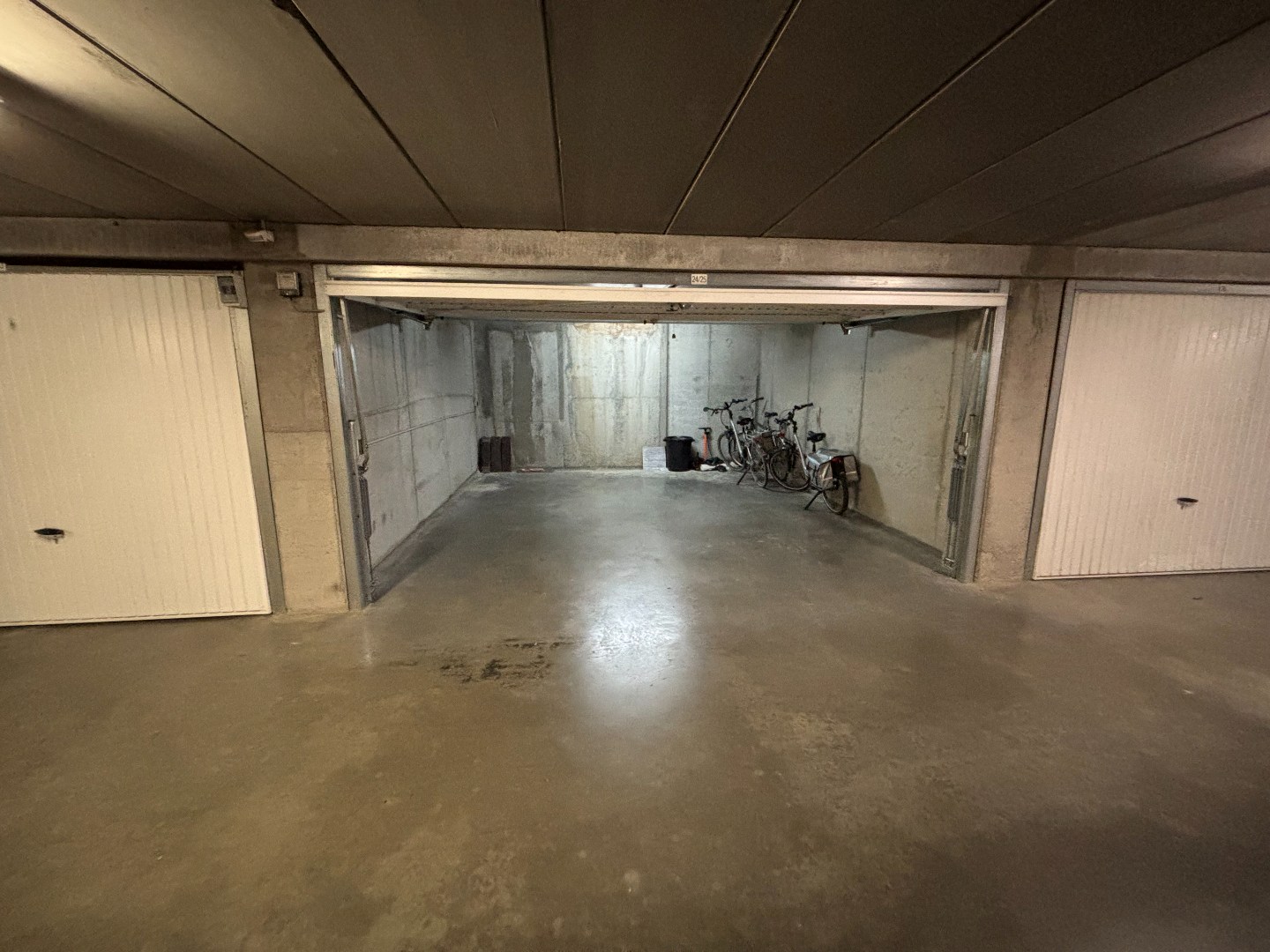 Zeer ruime garagebox in centrum Knokke te koop - foto 4