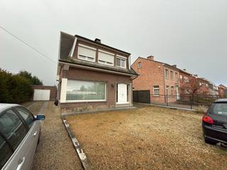 Deze charmante en ruime woning is gelegen in een rustige straat in Berlaar en biedt alle comfort voor wie op zoek is naar een aangename thuis.Bij het...