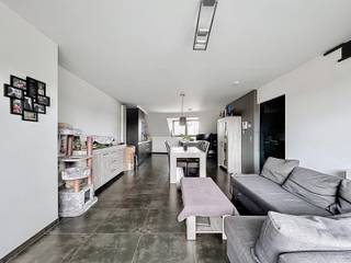 Prachtig duplexappartement met 2 SLPK, Terras & Staanplaats!In de Gaston de Schepperstraat 10 te Erembodegem bevindt zich dit prachtig modern...