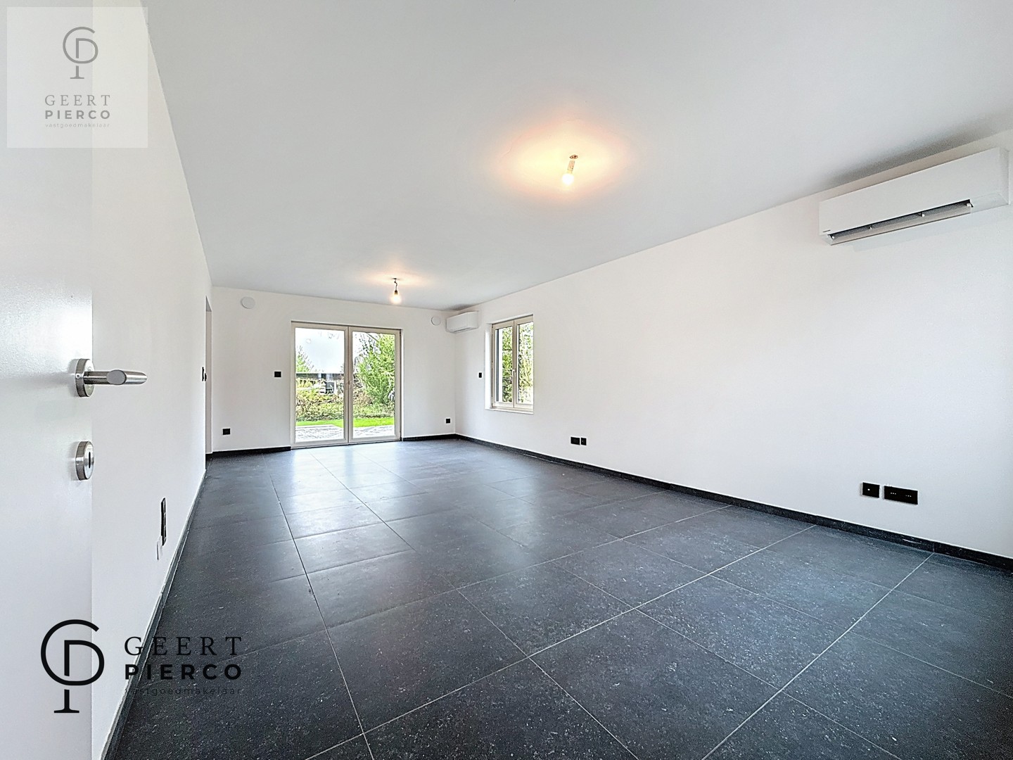 Gerenoveerde halfopen bebouwing gelegen in het rustige Gingelom. - foto 4