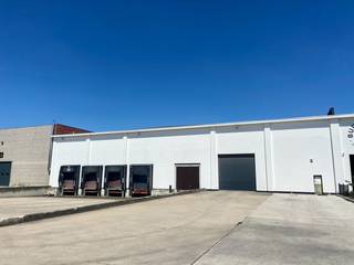 Fantastisch gelegen logistiek magazijn met een oppervlakte van 6.547 m² te huur op industriezone De Regenboog, op amper 500 m van de...