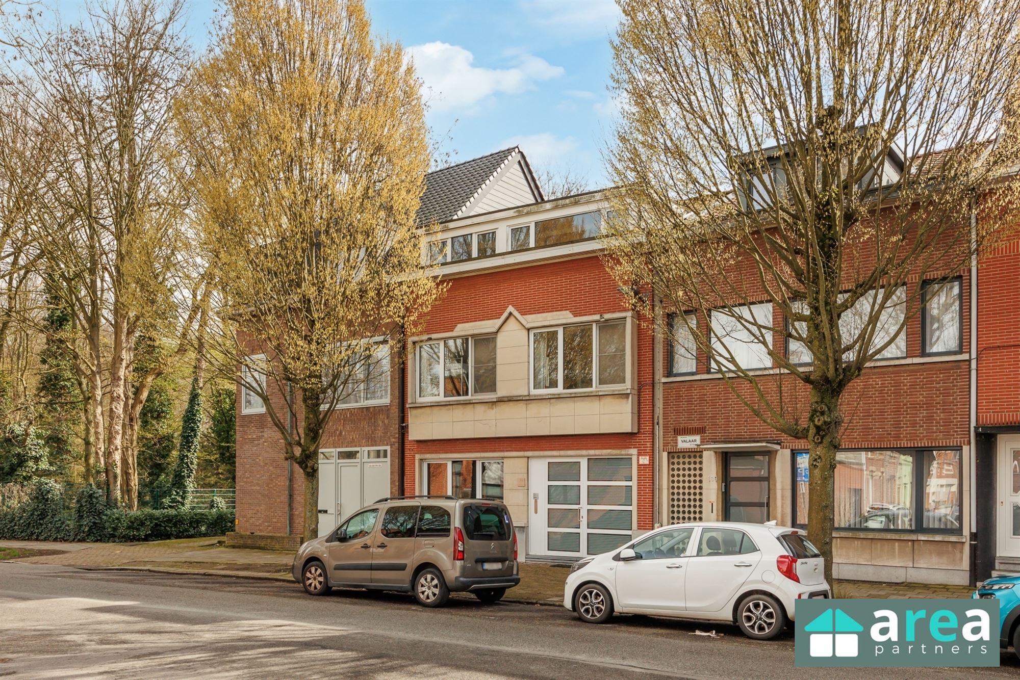 Ruime lichtrijke woning met tuin, 3 slpks mogelijks 5 slpks! - foto 3
