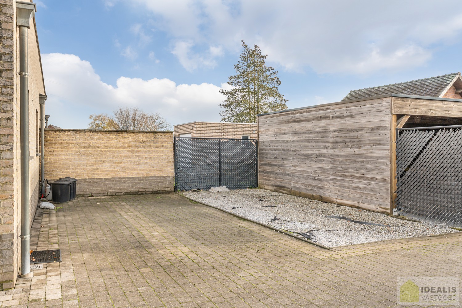 PERFECT ONDERHOUDEN GELIJKVLOERS APPARTEMENT MET MAAR LIEFST 3 SLAAPKAMERS VLAKBIJ HET BRUISENDSE CENTRUM VAN HEUSDEN-ZOLDER - foto 4