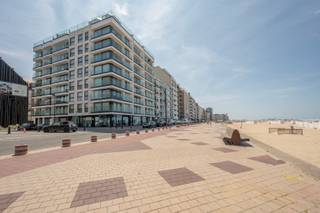 Res. Gros Venor.Prachtig en luxueus gerenoveerd (2025) appartement met 3 slaapkamers, dat profiteert van een zeer breeds zijdelings zeezicht over het...
