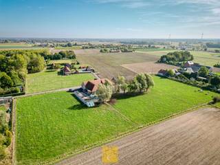 Deze boerderij ligt op een terrein van 11.776 m² en combineert een woonhuis met een recente nieuwbouwloods van meer dan 400 m². De loods heeft...