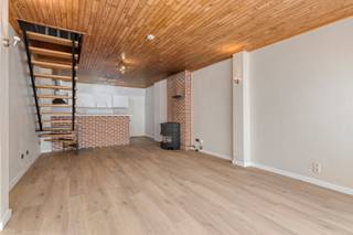 Ben je op zoek naar een gerenoveerde woning nabij het station in Wetteren? Zoek niet verder! Deze woning te Gentsesteenweg 212A heeft wat je zoekt.<br /><br />Indeling:<br />Gelijkvloers:<br />- Woonkamer met open keuken<br />- Badkamer met douche, toilet en aansluiting wasmachine<br />- Aparte berging <br /><br />Eerste verdieping:<br />- 2 slaapkamers <br /><br />Bijzonderheden:<br />- Asbestveilig<br />- Elektriciteit conform<br />- Zeer recent vernieuwd<br />- Parkeerplaatsen in de straat<br />- EPC C (geen renovatieplicht) <br />- Conformiteitsattest aanwezig<br />- Geautomatiseerde lichtkoepel in de keuken<br />- Interessante investering met potentiële huuropbrengst van 850 euro / maand<br />- Goede ligging ten opzichte van scholen, restaurants, kinderdagverblijf, het station, oprit E40, etc. <br /><br />Mis deze kans niet en vraag vandaag nog jouw bezoek aan voor het bezoekmoment op zaterdag 17/10. Een bezoek reserveren kan via de volgende link: https://www.albert.immo/listing/dwelling-for-sale-9230-wetteren-7890483 of door contact op te nemen met Jill via jill.de.deurwaerdere@albert.immo of 0495 69 61 64. <br /><br />Bij Albert kom je thuis
