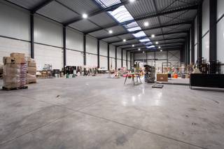 Ruim en industrieel magazijn te huur, strategisch gelegen in de industriezone van Ronse. Dit exclusieve magazijn biedt uitstekende...