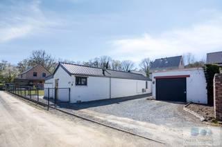 Op een uiterst rustige en groene locatie te Baal/Tremelo, bevindt zich deze leuke starterswoning met vrijstaande garage en gezellige tuin.De woning...