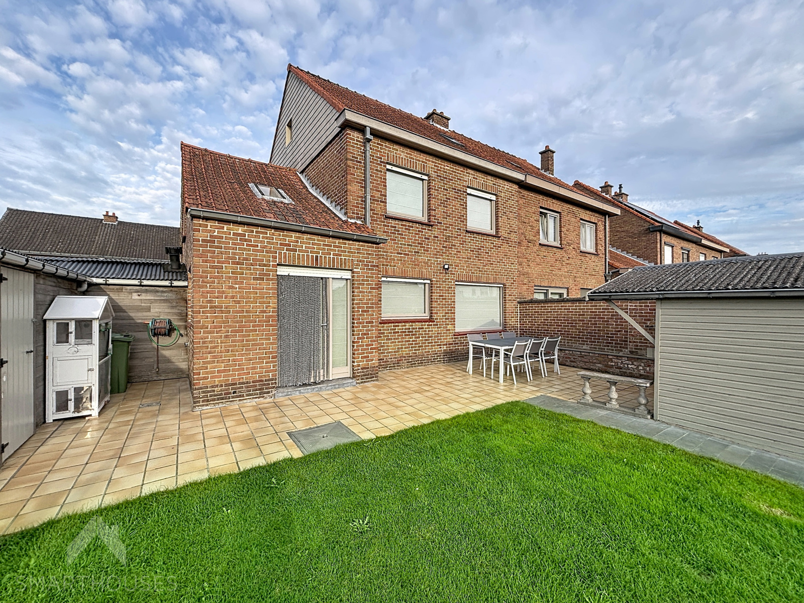 Ruime halfopen woning met 4 slpks, leuke tuin en garage - foto 3