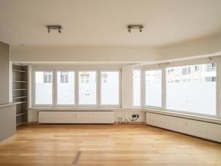 Op zoek naar een comfortabel appartement op een toplocatie in Gent? Dit instapklare appartement op de eerste verdieping van residentie Willem Tell, op de hoek van de Bagattenstraat en de Willem Tellstraat, combineert hedendaags wooncomfort met een centrale ligging. Het Zuid, winkels, restaurants, openbaar vervoer en verschillende campussen van UGent bevinden zich op wandel- of fietsafstand. De vernieuwde, groene fietsstraat met bomen zorgt bovendien voor een aangename woonomgeving<br /><br />📍 <strong>Bagattenstraat 76 – Gent</strong><br />📅 Beschikbaar vanaf:<strong> 1 december 2026</strong><br />💶 <strong>Huurprijs:</strong> € 1.195/maand<br />💶 <strong>Provisie algemene kosten, water en verwarming</strong>: € 145/maand<br />🚗 <strong>Gesloten garagebox</strong>: € 150/maand (optioneel)<br />🏠 Contract: 3 jaar, verlengbaar<br />🚫 <strong>Geen huisdieren – geen studenten – domicilie verplicht</strong><br />👥 Ideaal voor een alleenstaande of koppel; co-housing door 2 personen is eveneens mogelijk. PhD-studenten met domicilie zijn welkom.<br /><br />Het appartement beschikt over een inkomhal met apart toilet, een lichtrijke leefruimte met parketvloer en toegang tot een gezellig balkon/terrasje. De nieuwe, volledig uitgeruste keuken met alle toestellen en de vernieuwde badkamer met ligbad, douchescherm en lavabomeubel zorgen voor extra wooncomfort. Daarnaast zijn er 2 slaapkamers.<br /><br />Extra troef: het gebouw schakelde deze zomer over op verwarming via een warmtepomp, wat naar verwachting zal leiden tot een aanzienlijk lager energieverbruik. Het huidige EPC-label C zal hierdoor vermoedelijk verbeteren naar label B.<br /><br />📧 Interesse? Bezoeken, enkel op afspraak, kunnen aangevraagd worden via het pand op onze website: <strong>www.tvevastgoed.be</strong> - alle andere info: via tine@tvevastgoed.be of 0474 97 00 22.