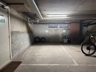 Staanplaats Nieuwbrugkaai Te KoopOndergrondse staanplaatsen te bereiken via een automatische inrijpoort in de Nieuwbrugkaai.Autostaanplaats nr. 45 -...