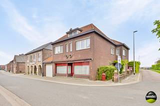 Authentieke handelswoning gelegen te Vliermaal bij Kortessem, in de LeopoldIIIstraat 17.Rustige locatie in de dorpskern van Vliermaal met alle nodige...