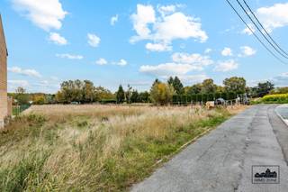 Deze bouwgrond vormt een ideale opportuniteit voor wie zonder tijdverlies wil starten met bouwen. Voor dit perceel werd reeds een...