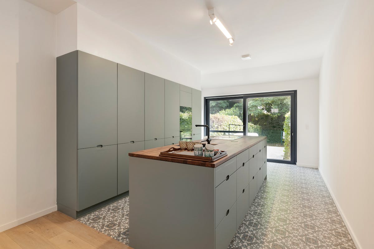 Vernieuwde woning met gezellige tuin langs de Brugse Vesten - foto 4