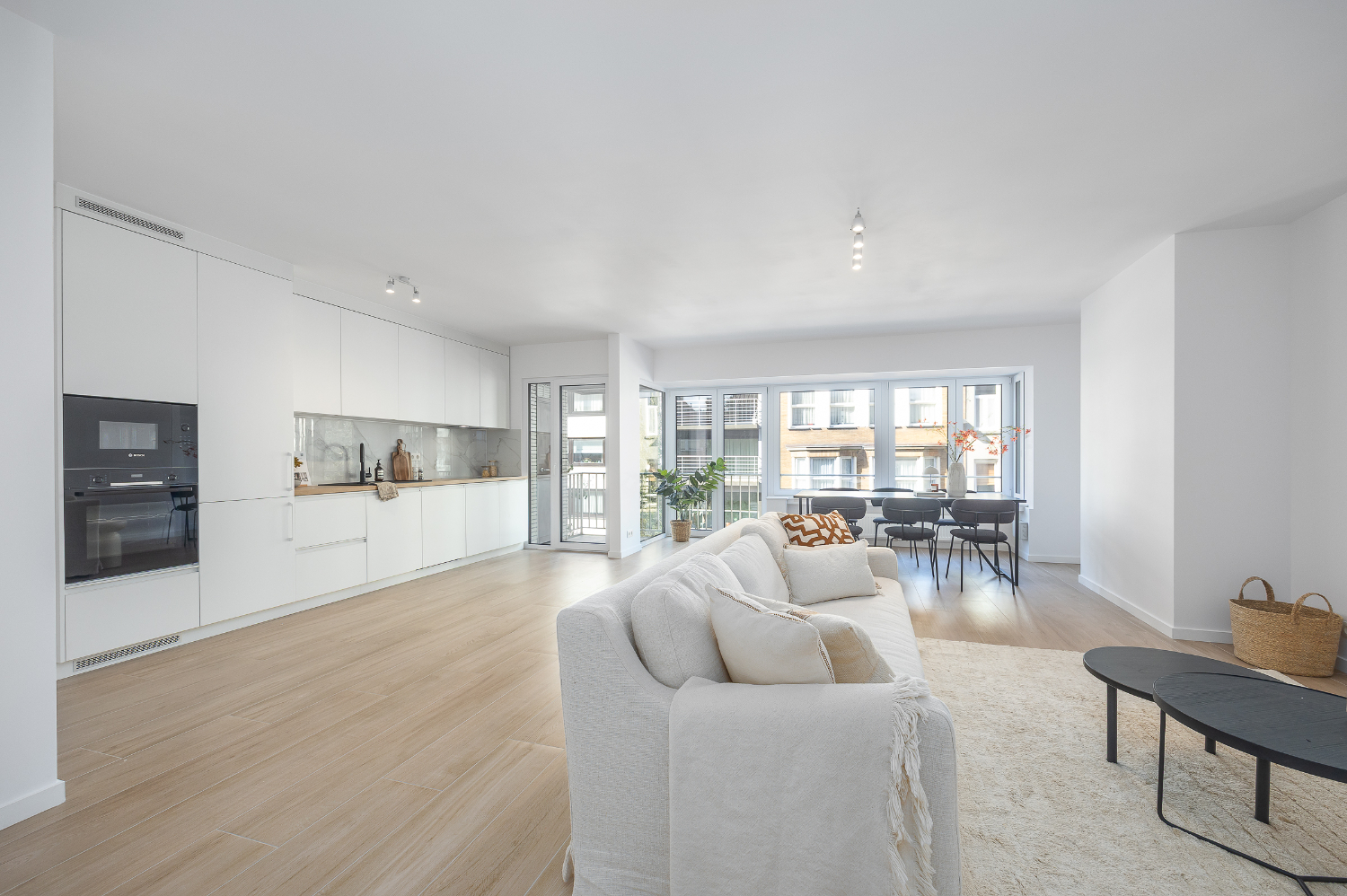 Gerenoveerd drie slaapkamer appartement - photo 1