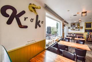 Ontdek deze unieke opportuniteit in Middelkerke! Dit karaktervolle handelspand met woonst, daterend uit 1918, combineert de charme van het...