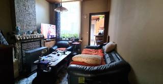 Woning omvattende inkomhal/bureau, leefruimte met aansluitend kitchenette, doucheruimte (toilet - lavabo - douche), koertje en buitenberging. Op...