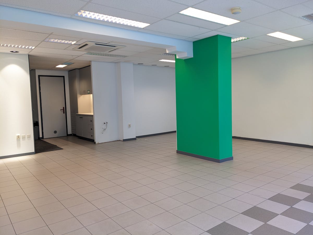 commercial building/office in the Geel shopping center for rent - photo 5