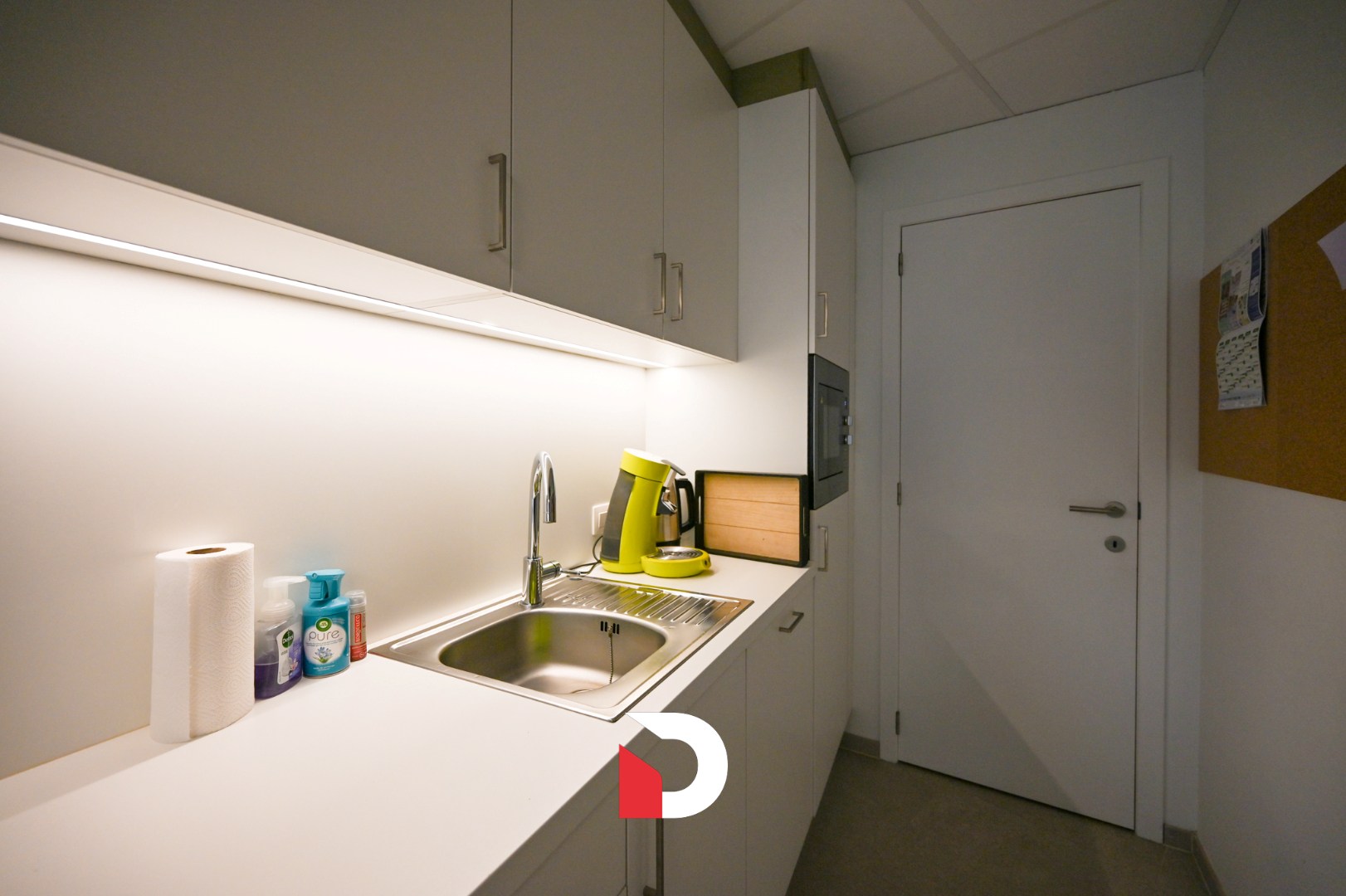 Recente kantoorruimte met 2 parkings op toplocatie te Sint-Michiels (Brugge) - foto 5