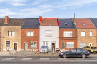 Op zoek naar een gunstig gelegen woning met 2 slaapkamers, een leuke tuin en een ruime verder af te werken zolder? Dan is dit zeker een kijkje waard...