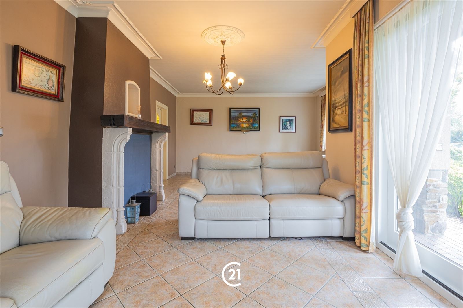 Een ruime woning met karakter, tuin, garage op een interessante locatie.  - foto 5