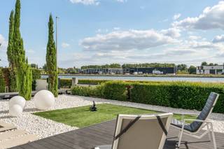 Unieke designvilla met volledig afgescheiden praktijkruimte in Hasselt (Kuringen) met 3 slaapkamers, zwembad en panoramisch uitzicht op...