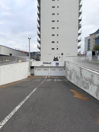 Garagebox Martelaarslaan te koopOndergrondse garagebox te bereiken via makkelijke toegang in de Jubileumlaan, een zijsprong van de Martelaarslaan.Het...