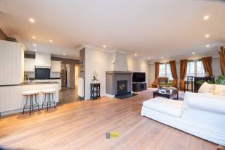 Exclusief wonen in het groen met een uitzonderlijke tuin!Deze villa bevindt zich in een rustige, residentiële en groene omgeving, op wandel- en...