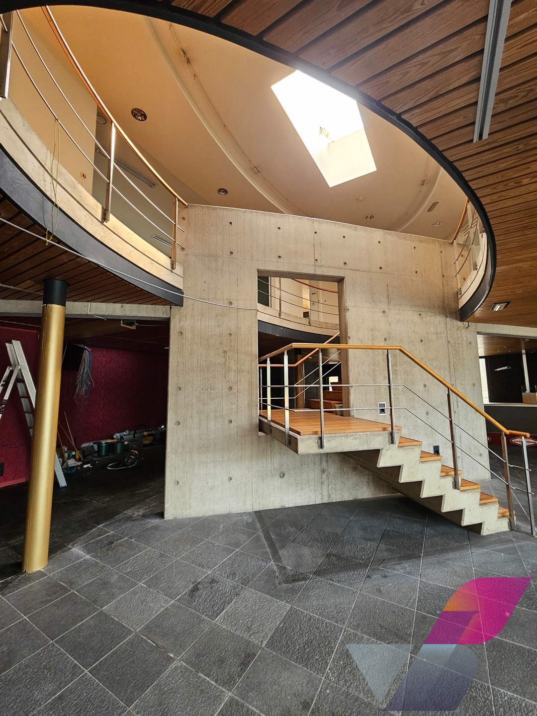 SEMI-INDUSTRIEEL GEBOUW OP ZICHTLOCATIE - foto 4