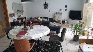 Dit recente appartement bevindt zich op de 1e verdieping van een kleine residentie met 3 appartementen.  Indeling : inkom, toilet, zeer grote...