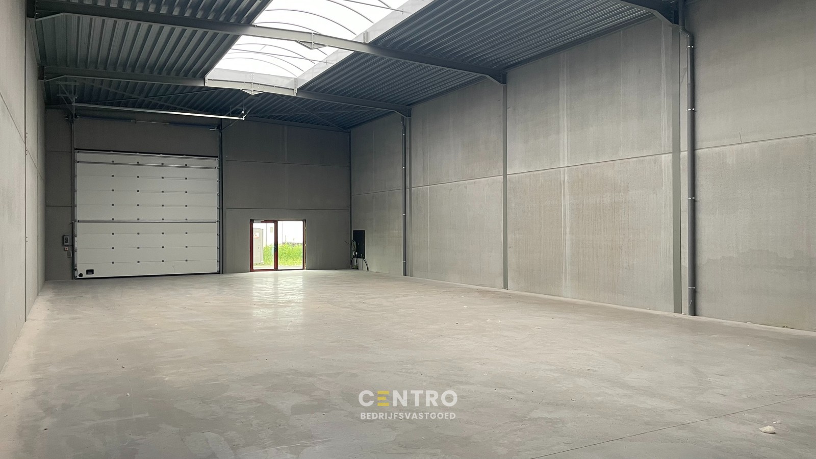 NB MAGAZIJN (335m²) inclusief 1 private PARKEERPLAATS op industriezone "Schatting" te Zedelgem - foto 4