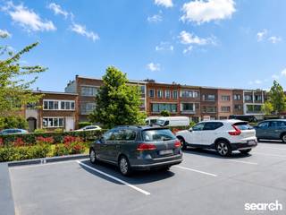 Ben je het beu om elke dag te zoeken naar parking in jou buurt? Of zoek je naar een interessante vastgoedinvestering met gegarandeerd rendement? Search no more! <br /><br />11 autostaanplaatsen te koop in open lucht. Gelegen aan de achterzijde van het gebouw Rodekruislaan 5 met aparte oprit.<br /><br />Deze autostaanplaatsen kunnen individueel of in pakket aangekocht worden. <br /><br />Vlakbij opritten Antwerpse Ring en Berchem Station! <br /><br />Graag meer informatie over de beschikbare plaatsen? Bel Dries op 0470/107 217