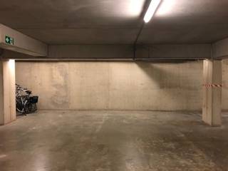 De autostaanplaats is gelegen te Lommel centrum in residentie De Hees te Hertog Janplein. Dit is gelegen aan het Huis van de Stad.Het betreft één...