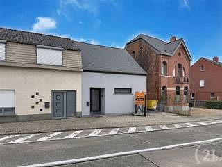 Uitzonderlijk ruime rijwoning in Heist-Op-Den-Berg met een bewoonbare oppervlakte van maar liefst 280 m², gelegen op een perceel van 9 are 58...