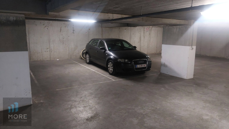 Place de parking près de l'Avenue Lippens et l'Avenue Léopold - photo 5
