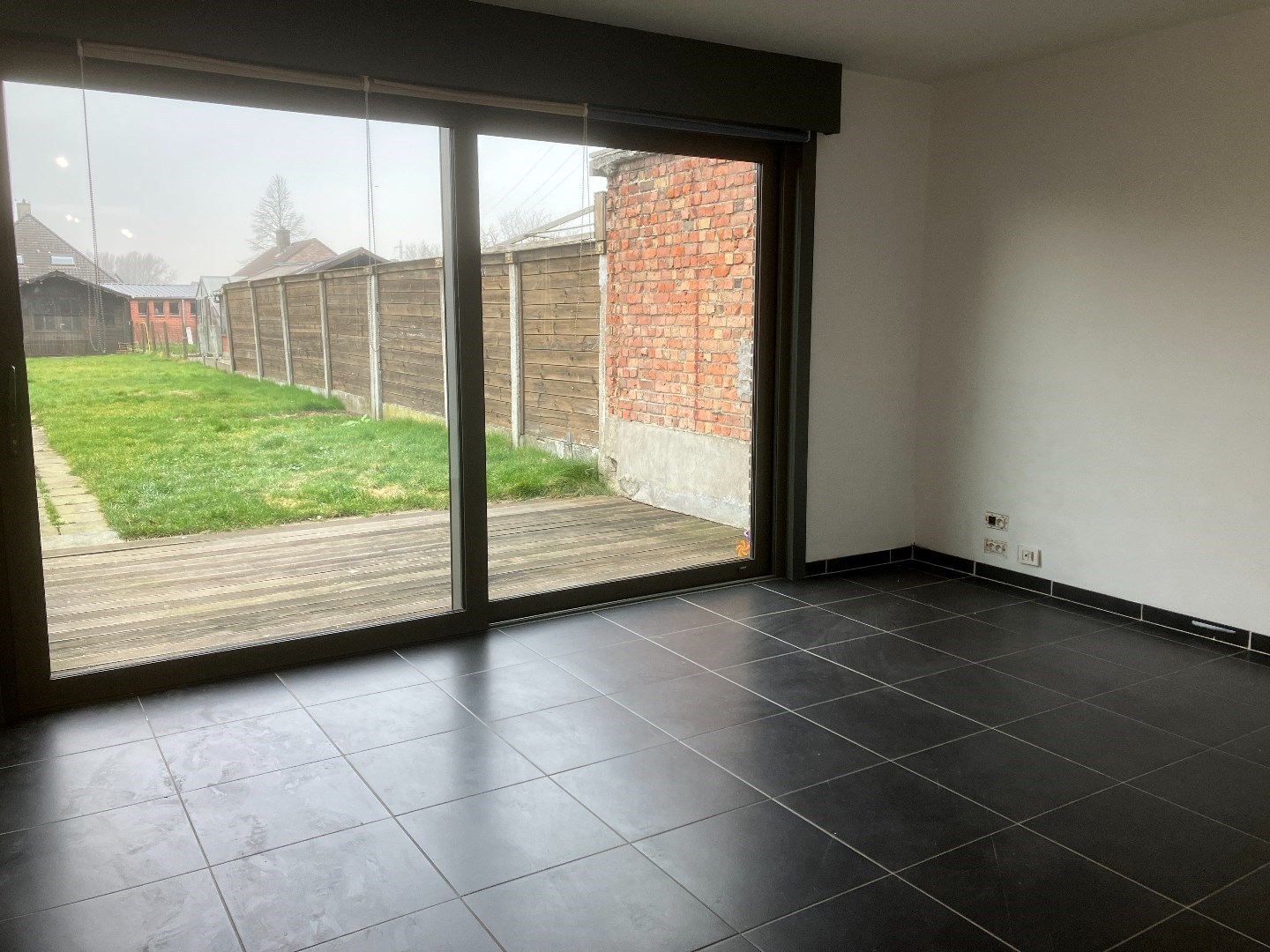 Rijwoning met 2 slaapkamers en achterliggende garage! - foto 4