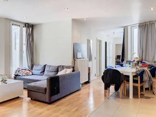 <p>Peperstraat 30/101 : Appartement 3 chambres situé dans un emplacement central.<br /><br />Agencement : séjour avec cuisine moderne ouverte (lave-vaisselle inclus), chambre 1 avec accès à la terrasse, 2 chambres supplémentaires, salle de bains avec douche et raccordement pour machine à laver, et WC séparé.<br /><br />1 275 € + 50 € de charges syndicales (hors eau, gaz et électricité).<br /><br />Disponible à partir du 1er septembre 2026.</p>
