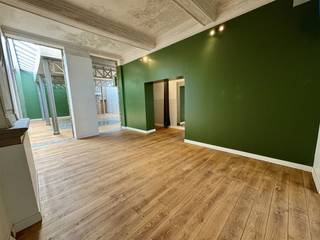 Karaktervolle handelsruimte met diverse mogelijkheden in hartje Maaseik Gelegen in een prachtig gerenoveerd herenhuis op de Bosstraat, bevindt zich...