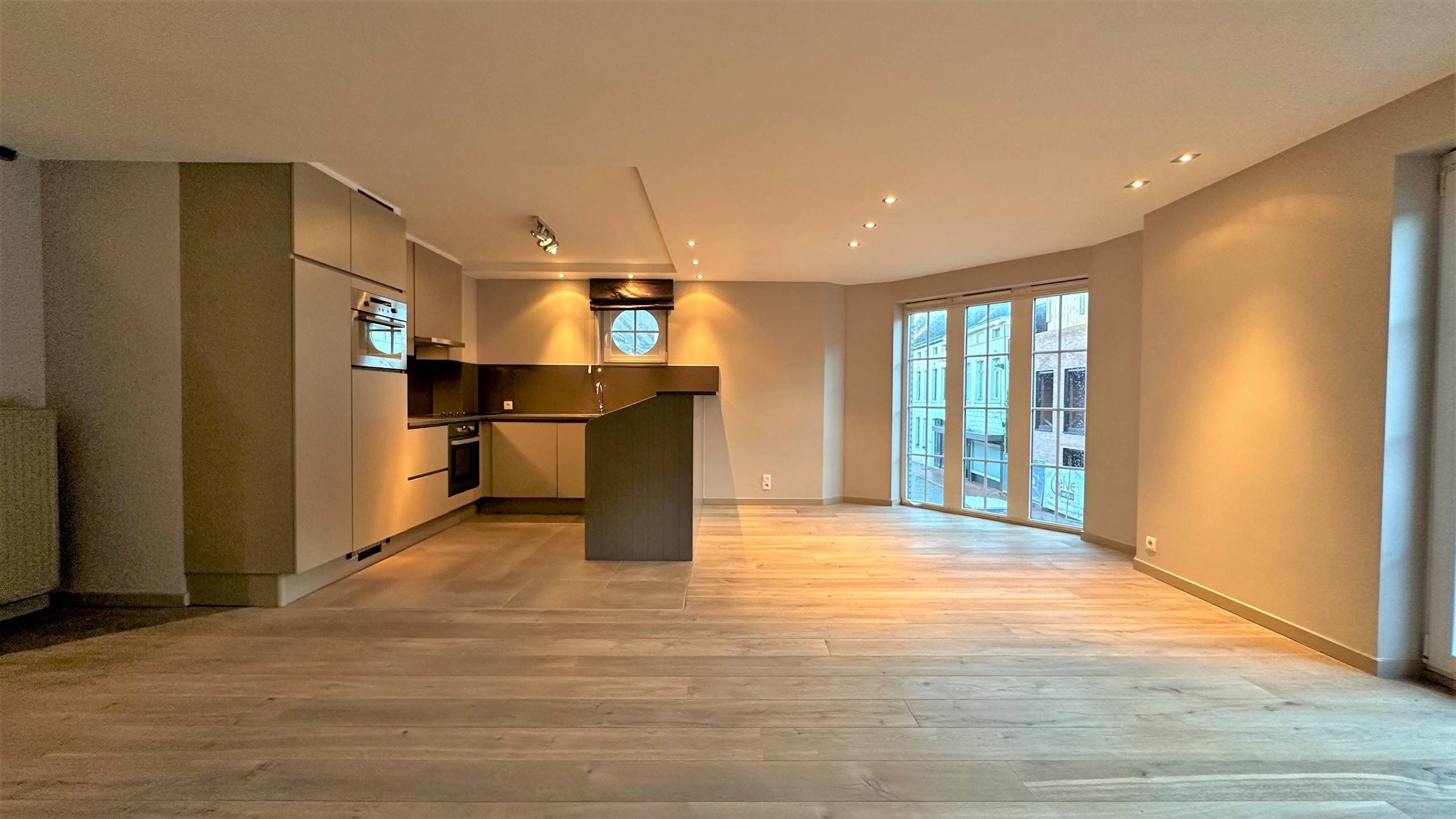 Instapklaar duplex-appartement met 3 slaapkamers in hartje Ruiselede - foto 4
