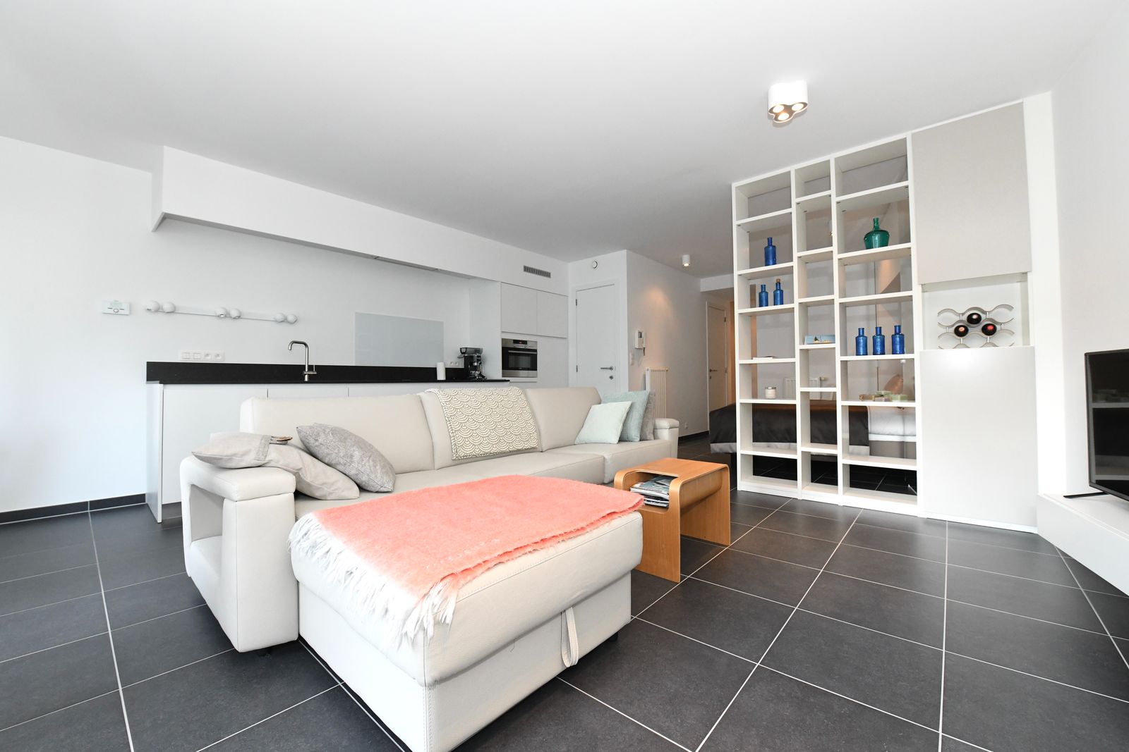 Modern appartement met zonnig terras op een zucht van het strand - foto 2