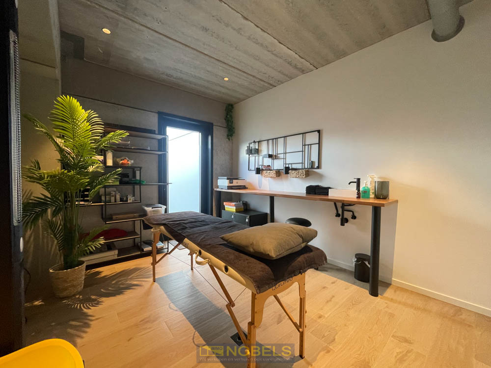 À louer, espace de pratique multifonctionnel avec table de traitement dans un emplacement privilégié à Etikhove (Maarkedal) - photo 1
