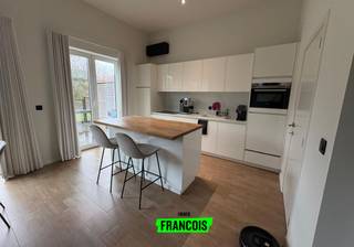 Dit stijlvolle 1-slaapkamerappartement is gelegen aan de Spuikom in Bredene, in een aangename en groene omgeving.Het appartement beschikt over een...