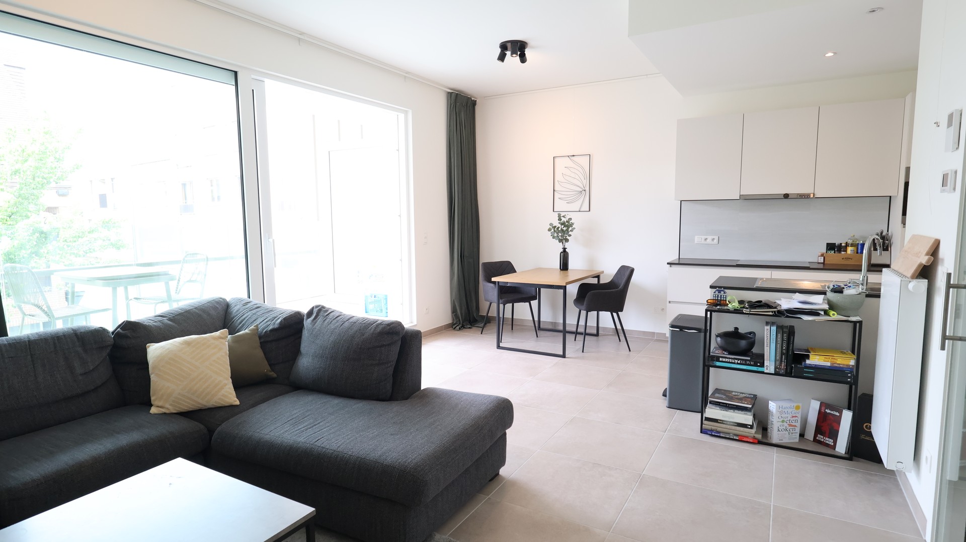 Energiezuinig nieuwbouwappartement met 2 slaapkamers in het centrum van Roeselare. - foto 5