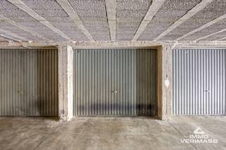 Op zoek naar een veilige en centraal gelegen parkeeroplossing in hartje Leuven? Deze afgesloten garagebox op de Prosper Poulletlaan 5 biedt...