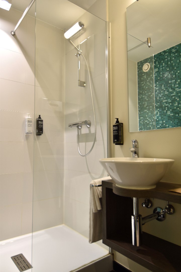 Hotelkamer in Ibis Styles Kortrijk Expo. Opbrengsteigendom zonder zorgen met mooi rendement! - foto 3